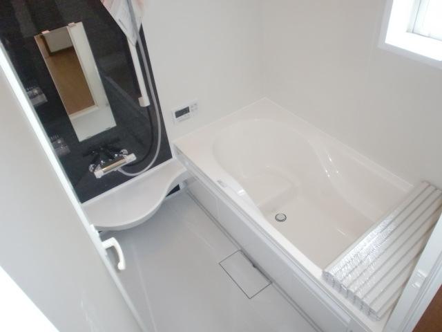 Bathroom. Same specifications of the company's other properties