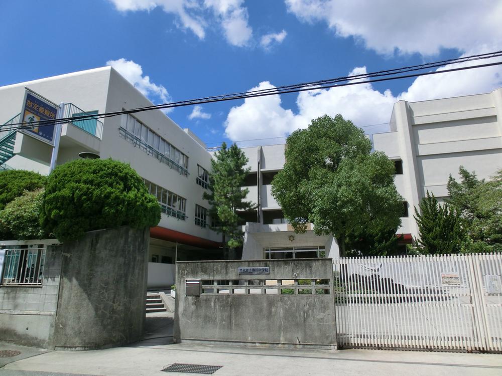 Junior high school. Ibaraki 1135m to stand Toyokawa junior high school