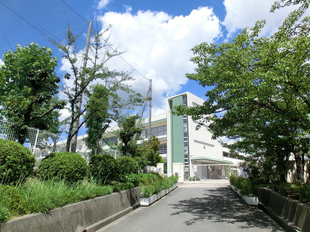 Primary school. Ibaraki 448m to stand Koriyama elementary school