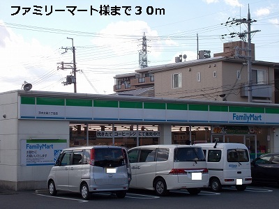 Convenience store. 30m to FamilyMart like (convenience store)