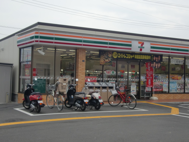 Convenience store. 338m to Seven-Eleven (convenience store)