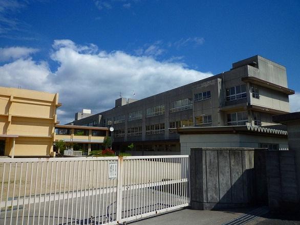 Primary school. Ibaraki Municipal Hozumi to elementary school 917m