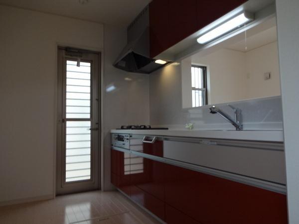 Same specifications photo (kitchen). Face-to-face kitchen that can feel your family familiar