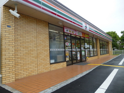 Convenience store. 457m to Seven-Eleven (convenience store)