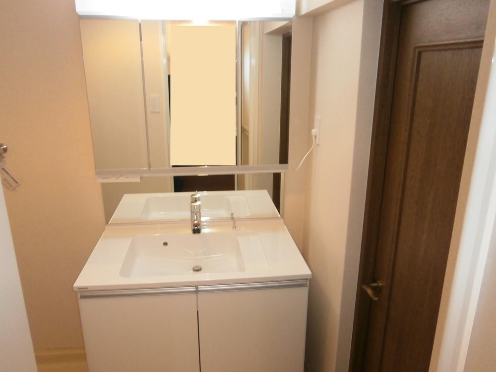 Wash basin, toilet. Indoor (10 May 2013) Shooting