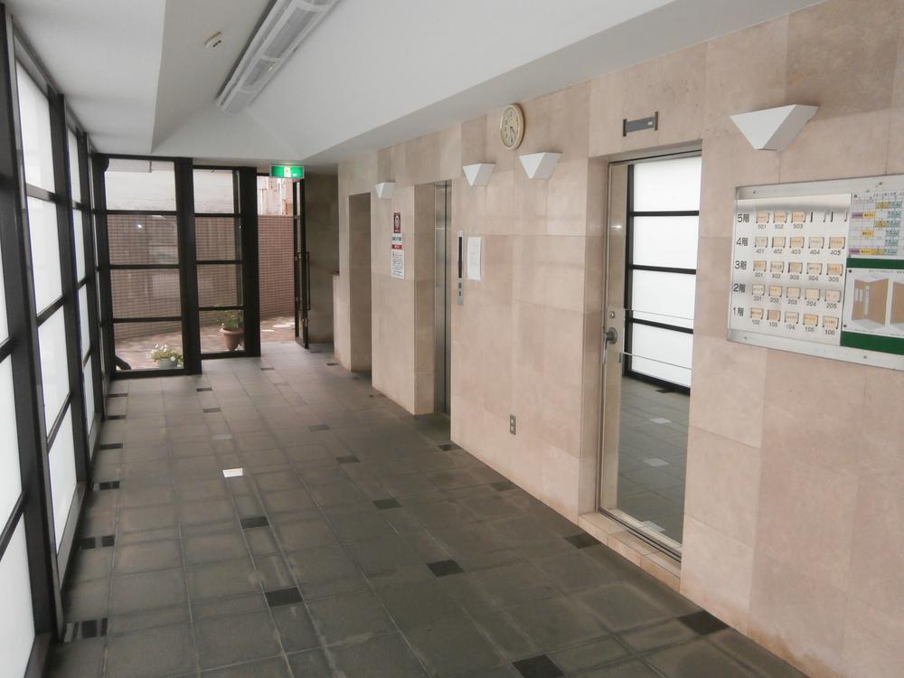 Entrance. Common areas