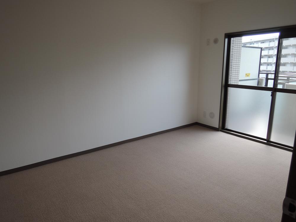 Non-living room. Indoor (11 May 2013) Shooting