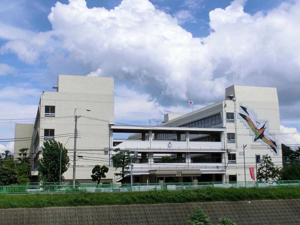 Junior high school. Ibaraki Municipal Tenno until junior high school 471m