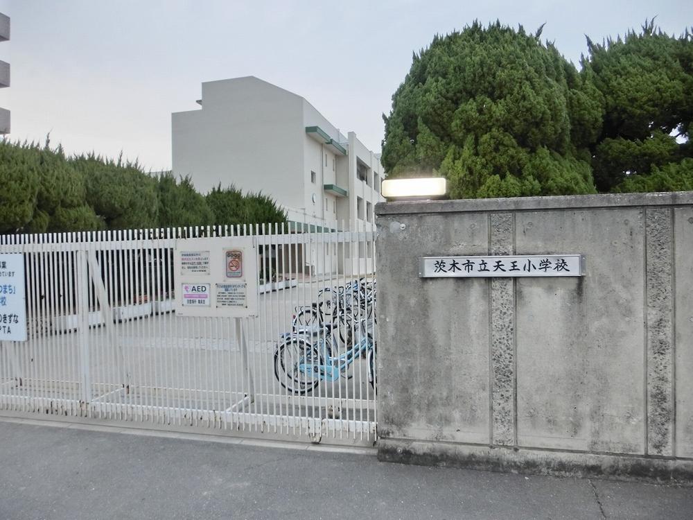 Primary school. Ibaraki Municipal Tenno until elementary school 812m