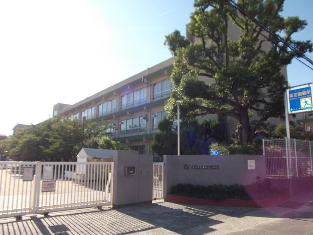 Primary school. Ibaraki Municipal Kasugaoka to elementary school 559m