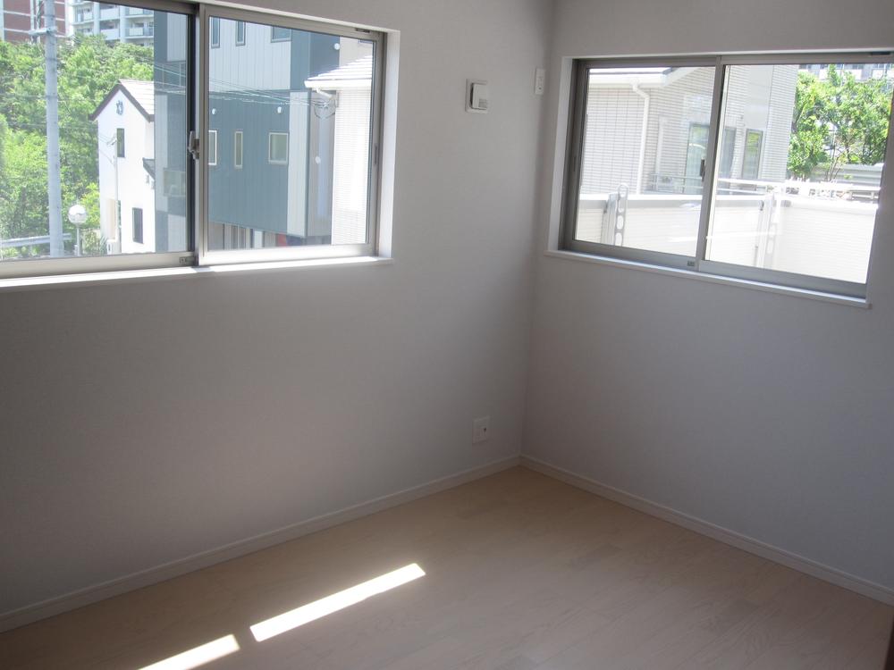 Non-living room. Same specifications of the company's other properties