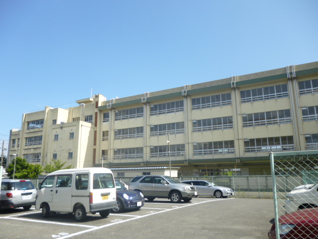 Primary school. Ibaraki City Nakatsu to elementary school (elementary school) 230m