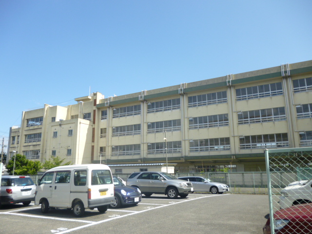 Primary school. Ibaraki City Nakatsu 100m up to elementary school (elementary school)