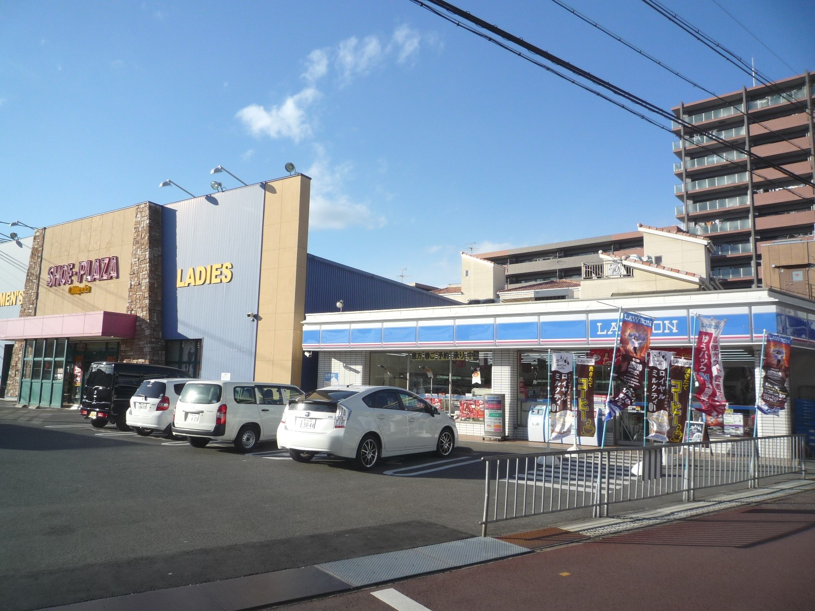 Convenience store. Lawson Sawaraginishi chome store up (convenience store) 1144m