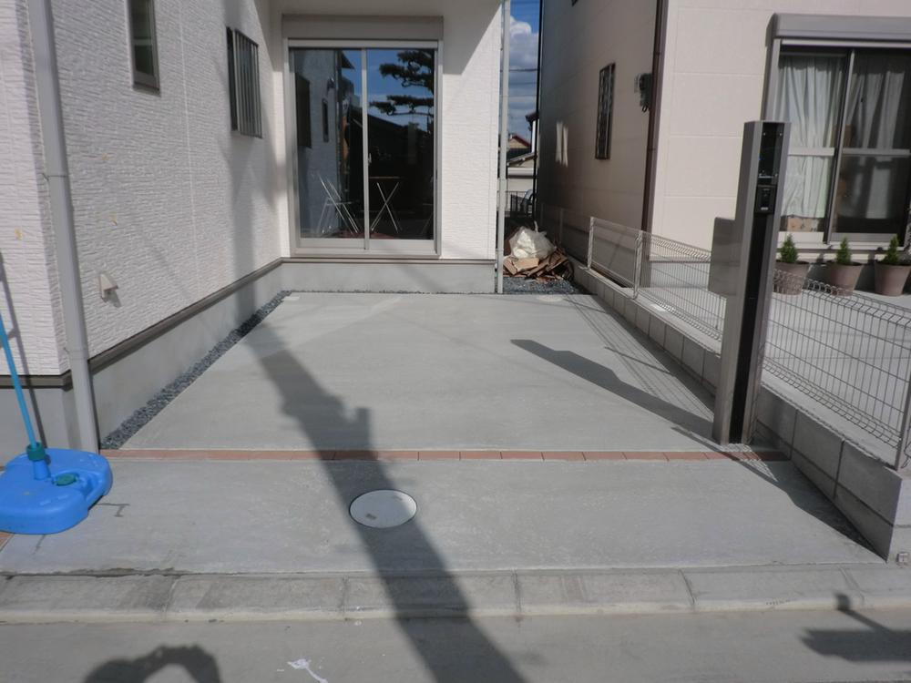 Parking lot. Garage also about the width of the margin 3.4m