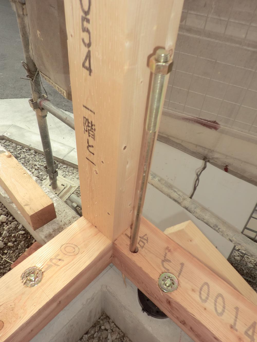 Other Equipment. Foundation ・ Foundation ・ Select the right man in the right place seismic hardware for each joint, such as pillars, Firmly Tightened the structure. Prevent the building of distortion and collapse from the shaking caused by an earthquake, It has extended the durability of the whole house.