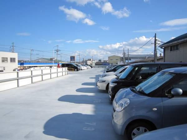 Parking lot. Parking is 500 yen per month