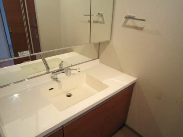 Wash basin, toilet. Spacious and, Easy-to-use.