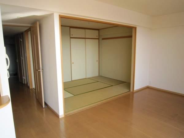 Living. LDK and the Japanese-style room 6 quires