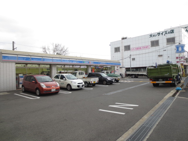 Convenience store. 259m until Lawson Suita Senriokakami store (convenience store)