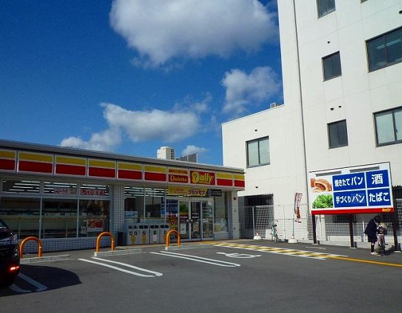 Convenience store. 641m until the Daily Yamazaki Ibaraki Nakahozumi shop