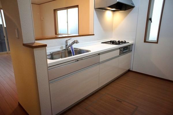 Same specifications photo (kitchen). Face-to-face kitchen where you can enjoy a conversation