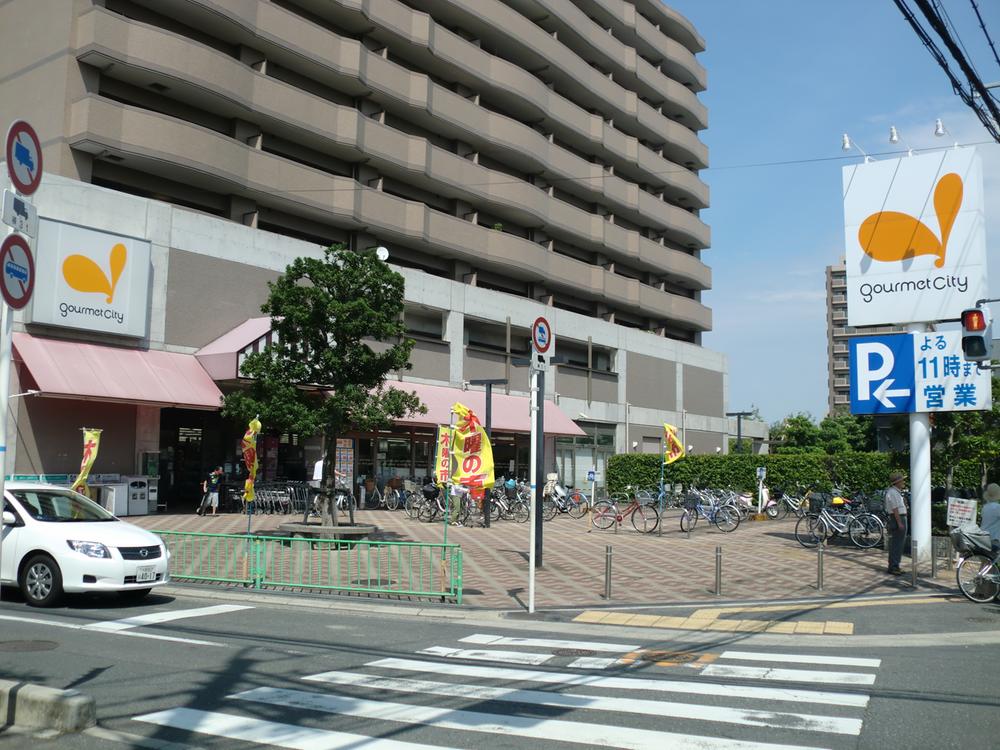 Supermarket. 675m until Gourmet City Kamihozumi shop