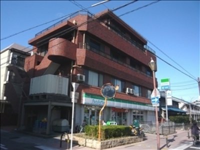 Convenience store. FamilyMart Ibaraki Funaki Machiten up (convenience store) 304m