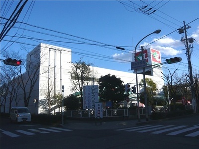 Shopping centre. Heiwado until the (shopping center) 662m