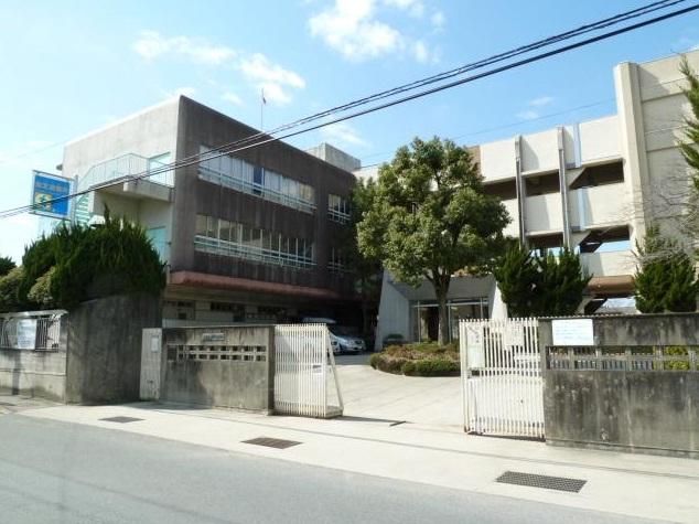 Junior high school. Ibaraki 1135m to stand Toyokawa junior high school