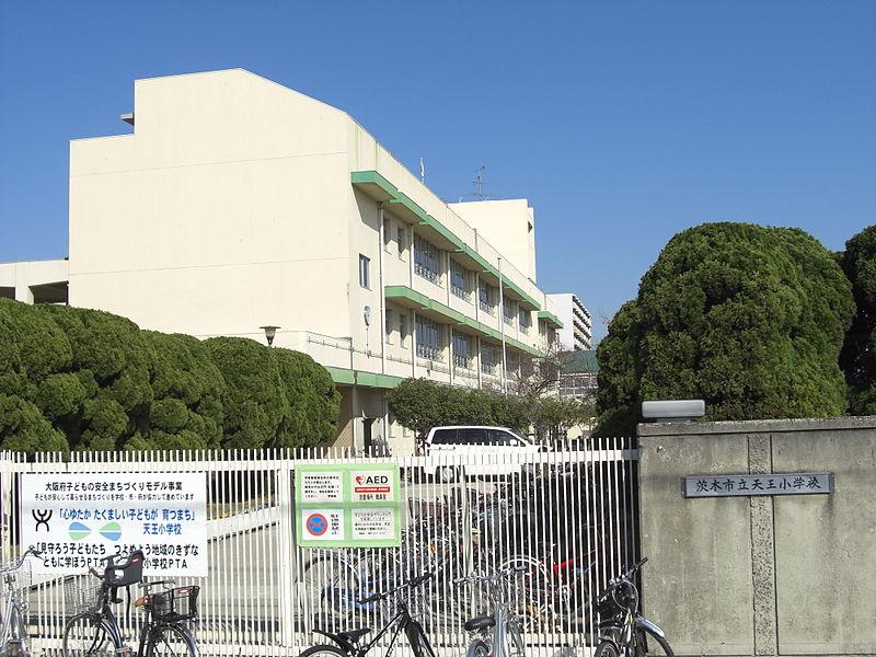 Primary school. Ibaraki Municipal Tenno about up to elementary school 840m