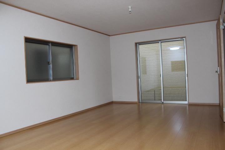 Living. ● spacious realize the LD space (about 19.5 Pledge) ● 1 Gochi living