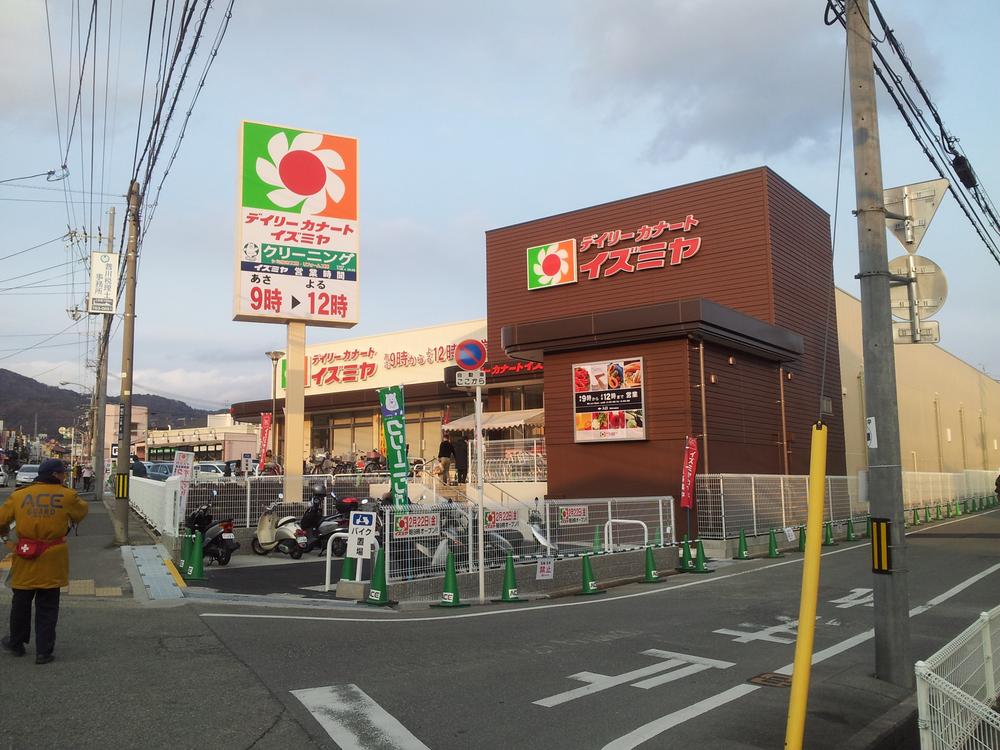 Supermarket. Until Izumiya 600m 9:00 am ~ Until midnight. 