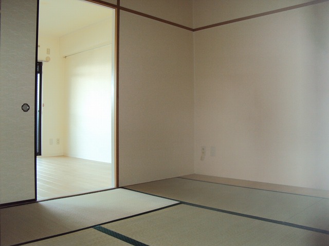 Other room space. 6 Pledge of Japanese-style room, There is a closet large.