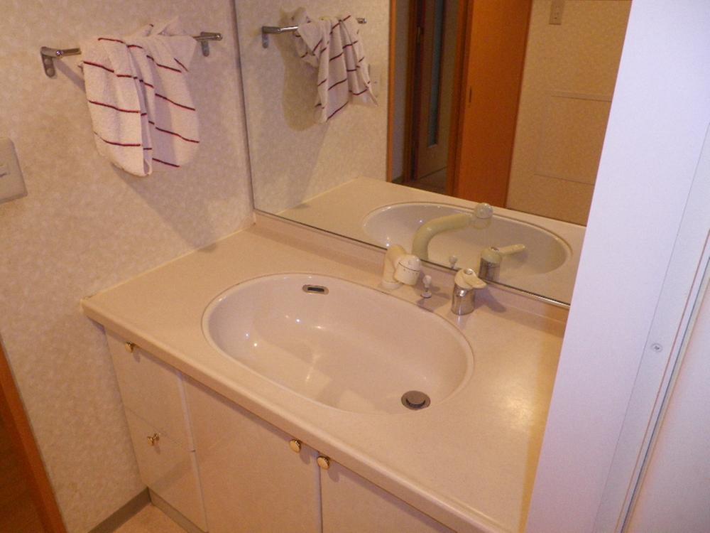 Wash basin, toilet. Room (May 2012) shooting