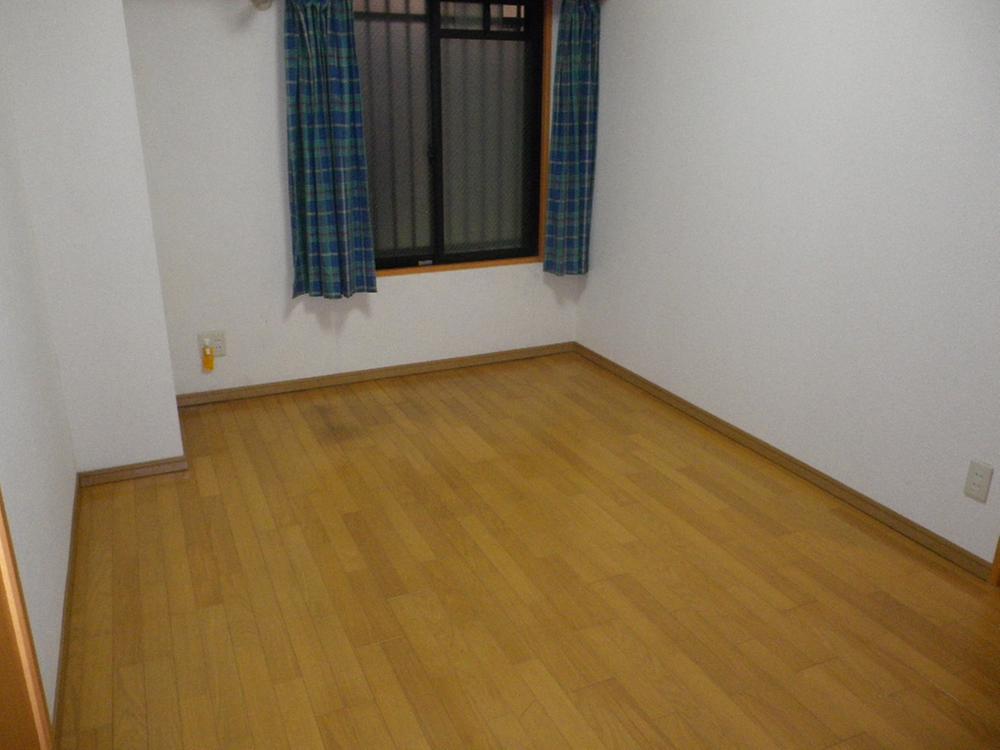 Non-living room. Room (May 2012) shooting