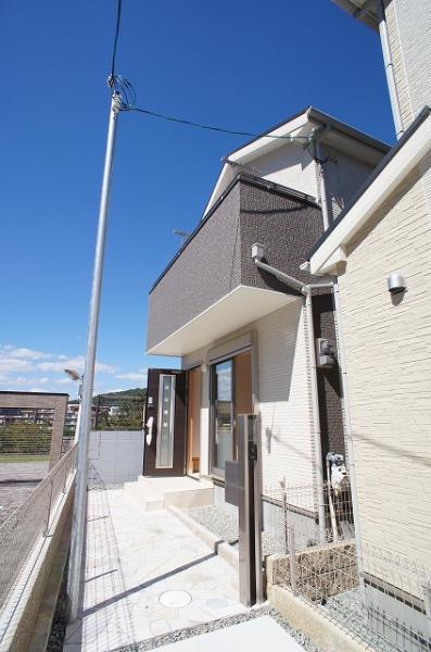 Local appearance photo. 10 minutes by bus to the Ikeda Station. Parking two, It is a quiet residential area.