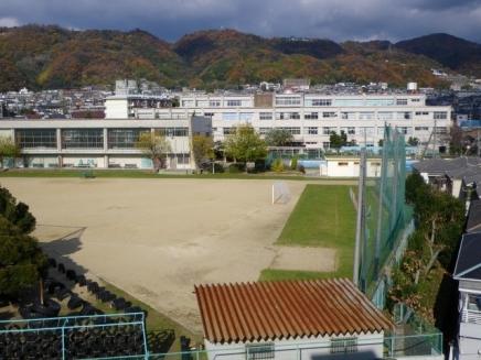 Primary school. Midorigaoka until elementary school 163m