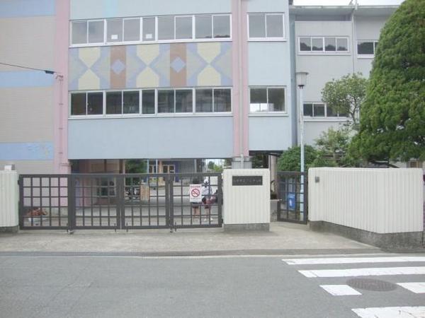 Junior high school. 280m to Shibuya junior high school