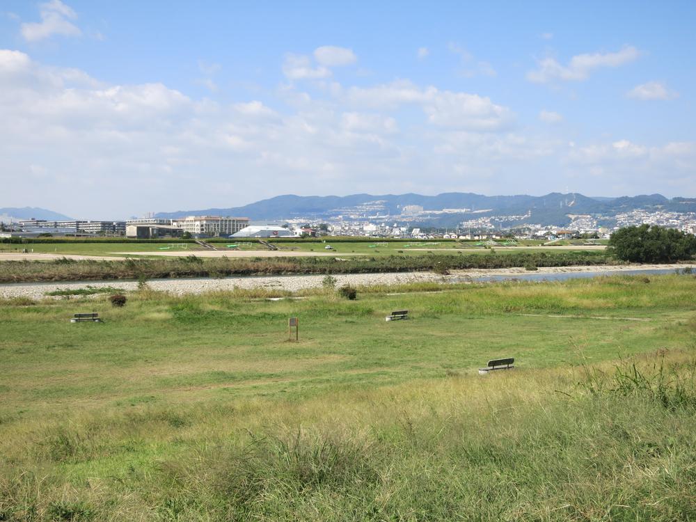 park. 1400m to Higashikushiro park