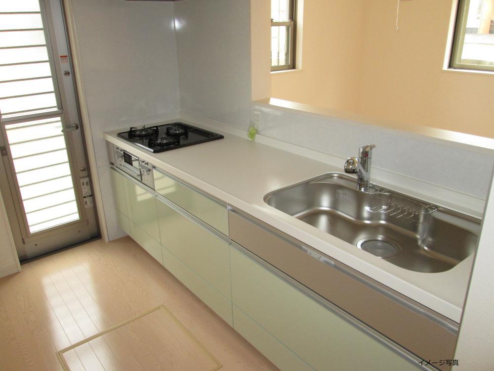 Same specifications photo (kitchen). The color is different.