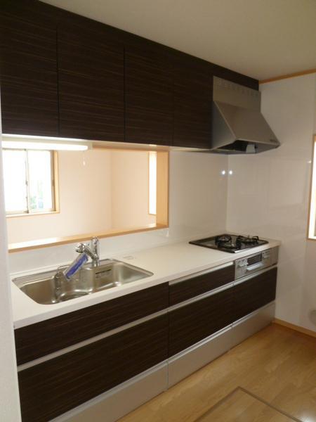 Same specifications photo (kitchen). Popular face-to-face kitchen adopted for wife