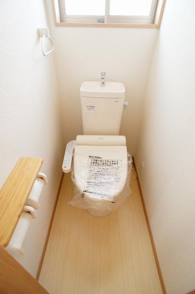 Toilet. Toilet (1F ・ Located in 2F)
