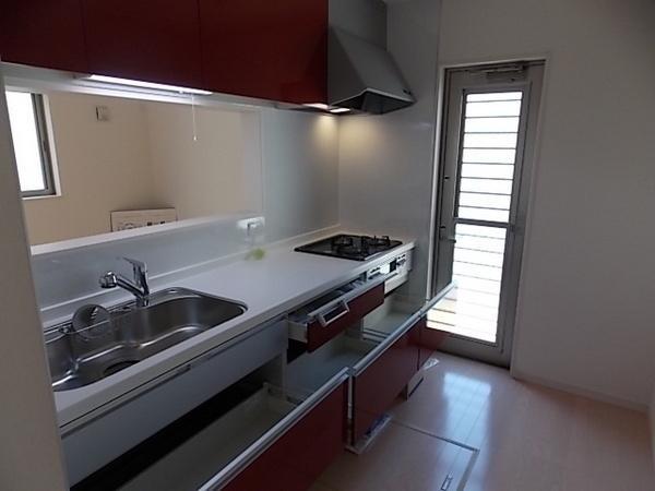 Same specifications photo (kitchen). Children and fun dishes in an easy-to-use wide type of kitchen