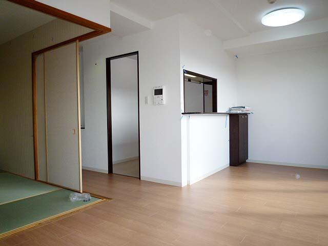 Living. Daylighting good, Clean living!