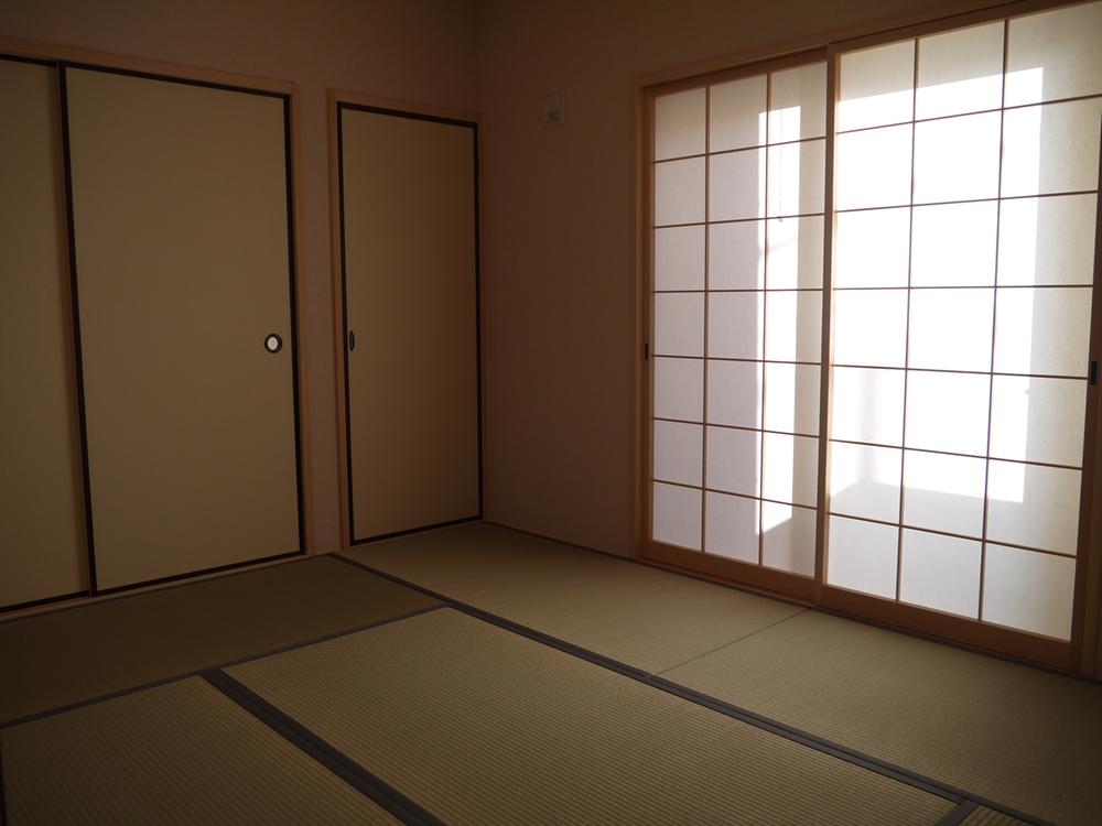 Non-living room. Japanese-style room is 6 quires
