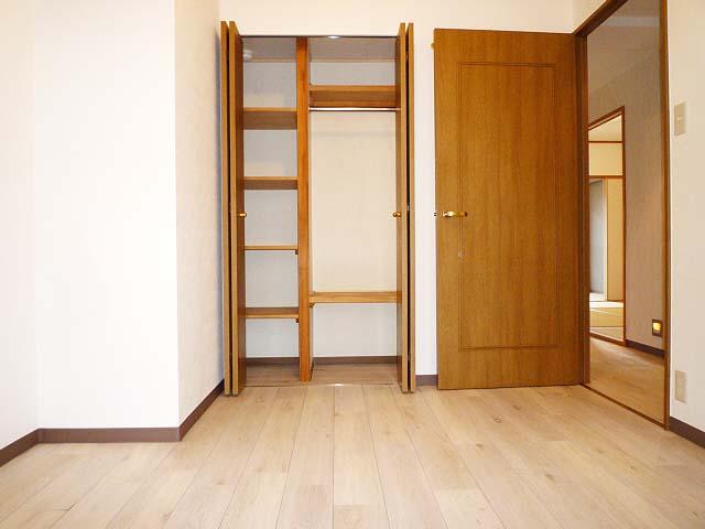 Non-living room. Indoor (12 May 2013) Shooting