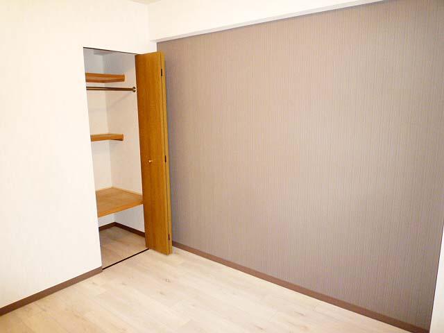 Non-living room. Indoor (12 May 2013) Shooting