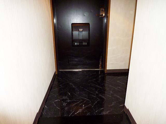 Entrance. Indoor (12 May 2013) Shooting