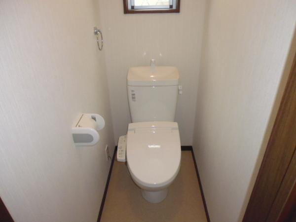 Toilet. It is a toilet with a warm water washing toilet seat ☆